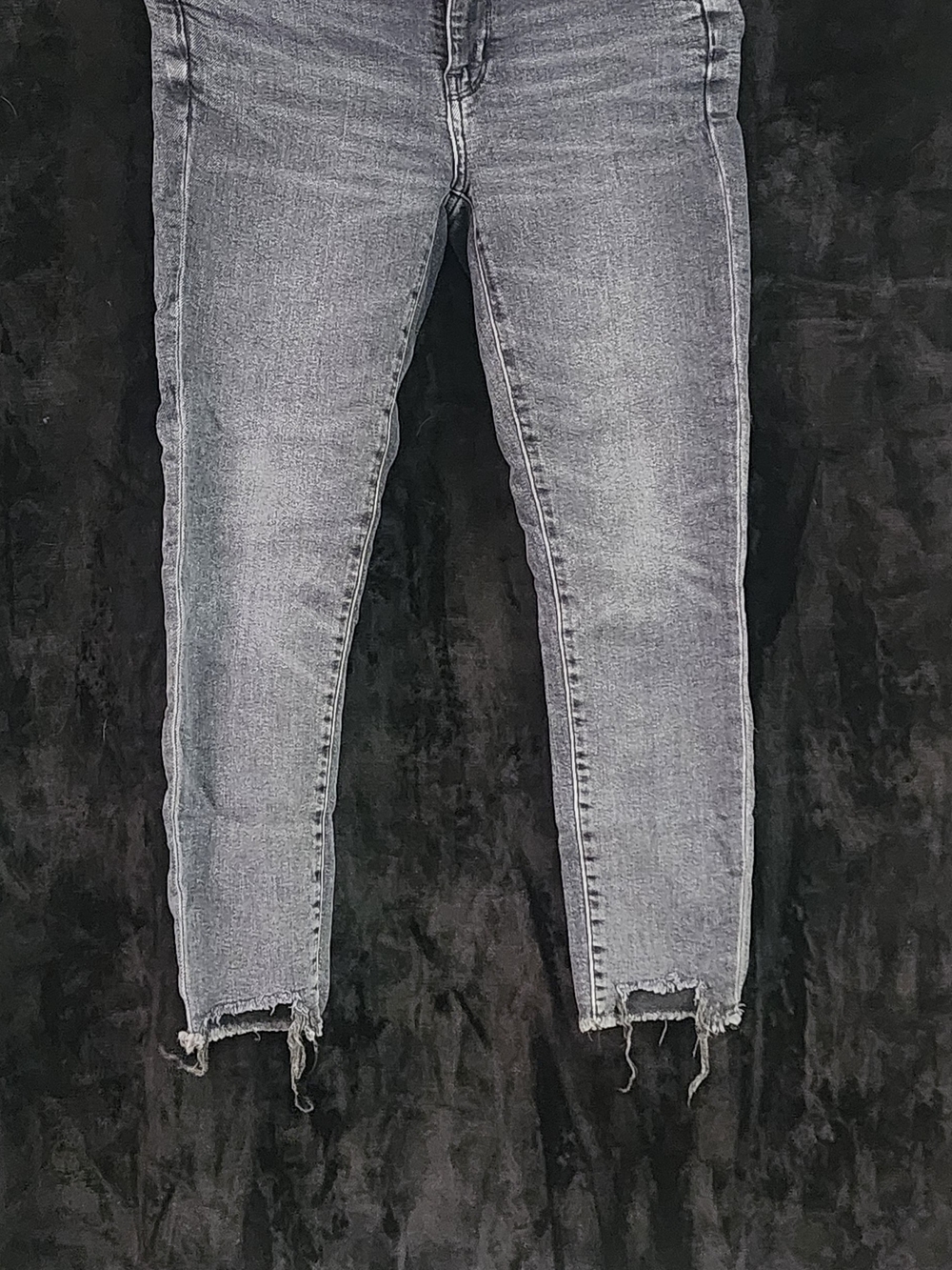 American Eagle Super Stretch Gray Skinny Jeans – Size 6 Short